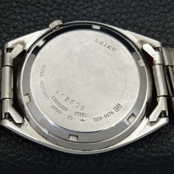 Vintage 1982 Seiko Automatic Mens Silver Watch W/daydate & Blue accents - Picture 8 of 10